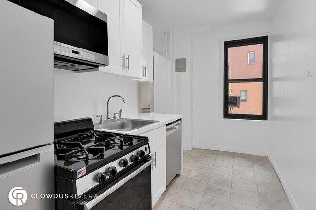 Building Photo - 300 W 108th St