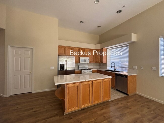 Building Photo - Great home in North Salinas with office/bo...