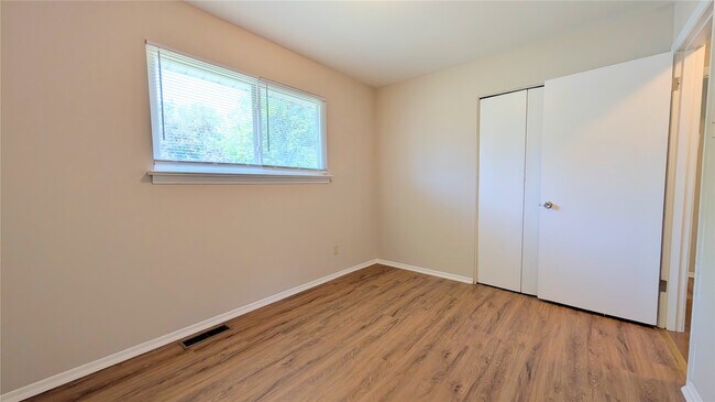 Building Photo - 3356 Clemens Dr