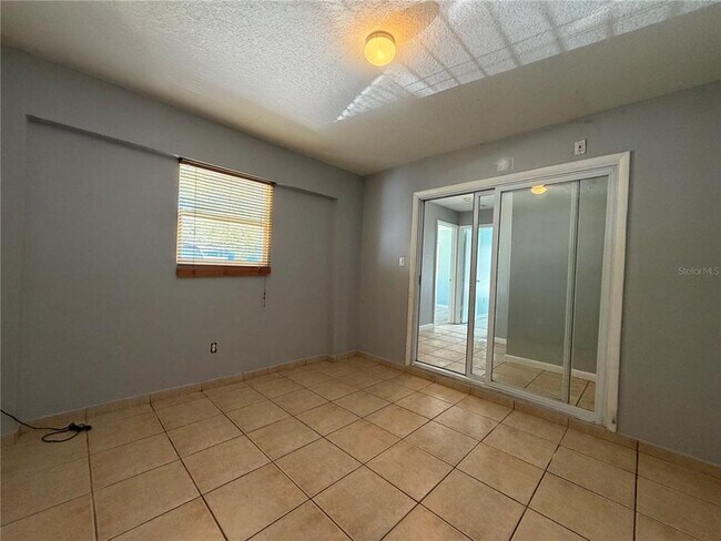 Building Photo - 2427 Camden Oaks Pl
