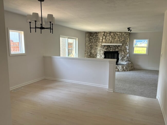 Building Photo - 924 S Madison St