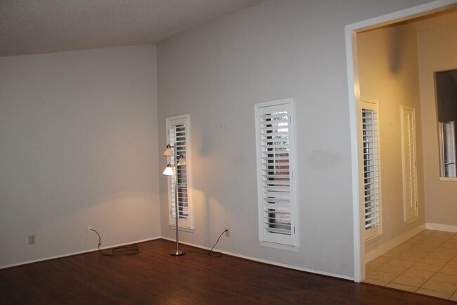 Building Photo - 2812 Lemmontree Ln