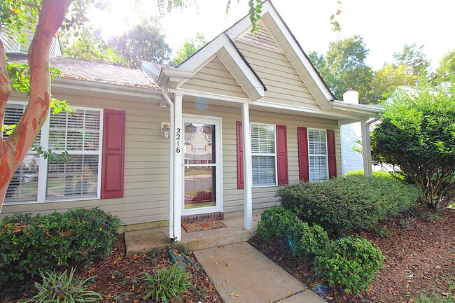 Building Photo - Newly Renovated 2 Bedroom Townhome!!