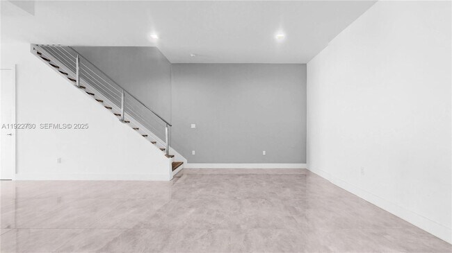 Building Photo - 3461 SW 25th St