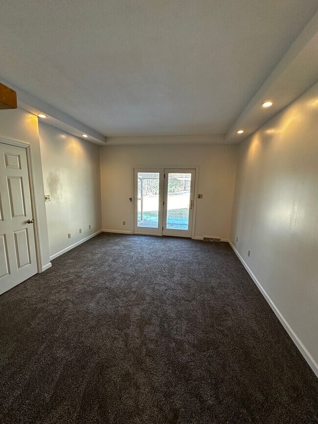 Building Photo - 1250-1254 Evans City Rd