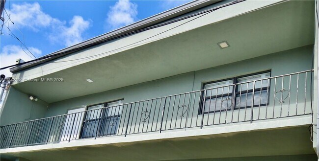 Building Photo - 3350 NE 33rd St