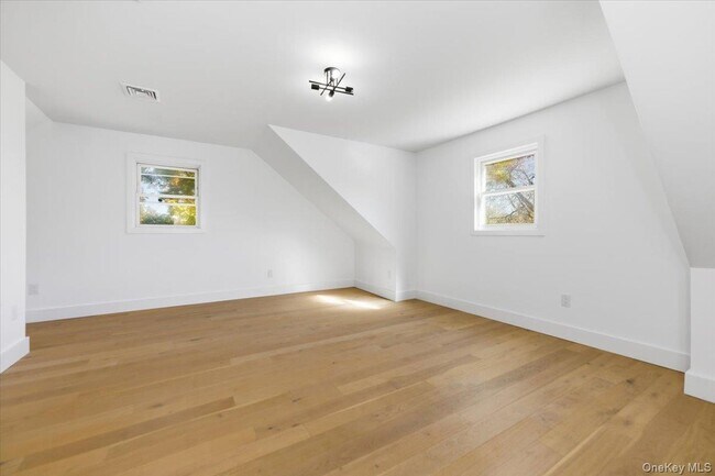 Building Photo - 559 Linda Ln