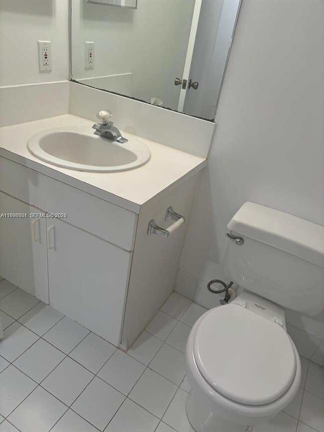 Building Photo - 440 S Park Rd