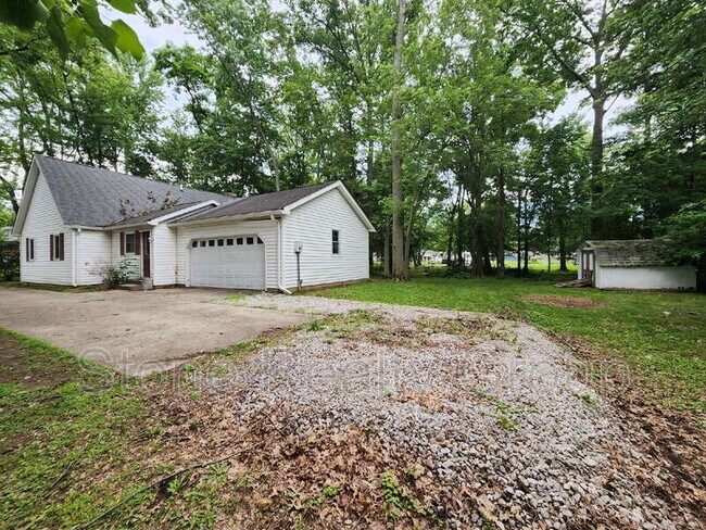 Building Photo - 47 W Lawrin Blvd