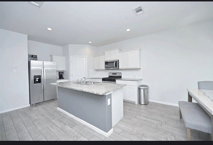 Building Photo - 8621 Angel Gardens Dr