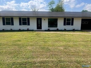 Building Photo - 2211 Penhall Dr NE