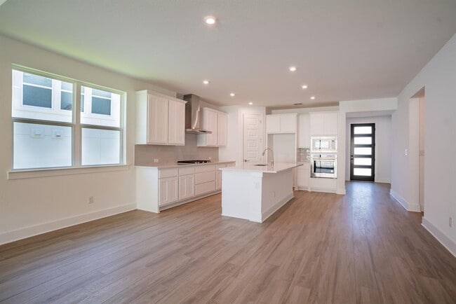 Building Photo - 4612 Modena Bay Bend