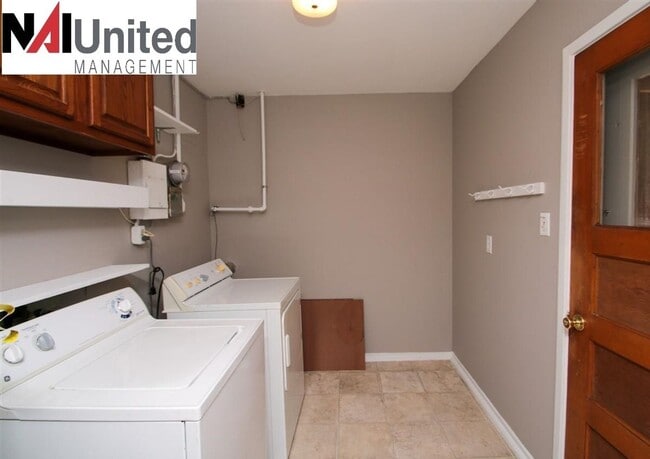 Building Photo - Three bedroom, one bathroom home for rent