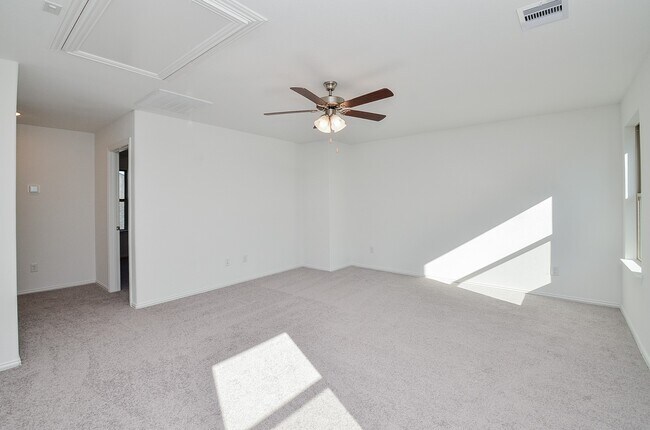 Building Photo - 7919 Royal Palm Dr