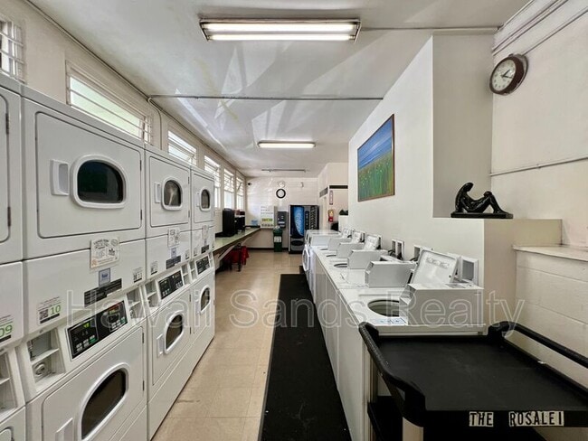 Building Photo - 445 Kaiolu St