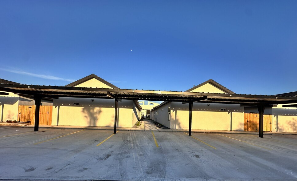 Building Photo - 11313 N 25th St