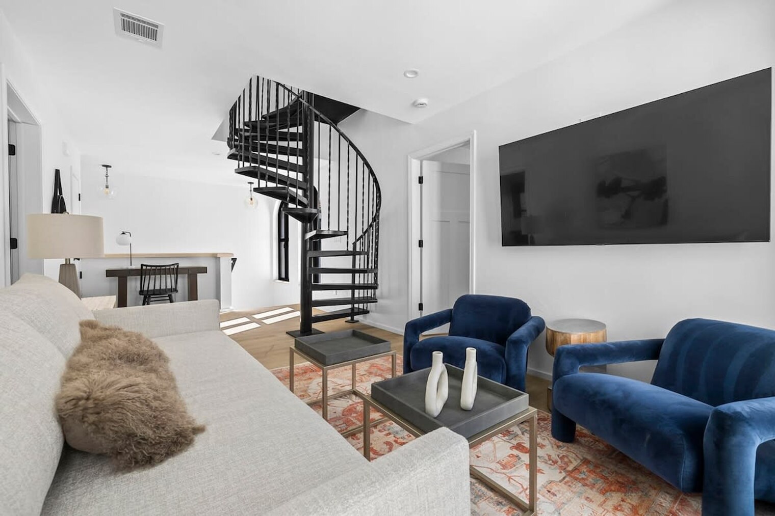 Building Photo - 2701 Bumble Bee Dr