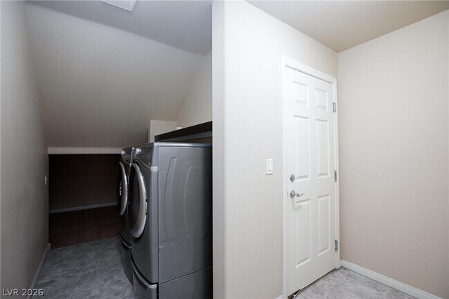 Building Photo - 5856 Pillar Rock Ave