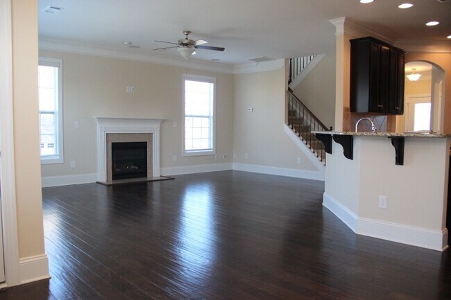 Building Photo - Beautiful move-in ready located in the Mil...