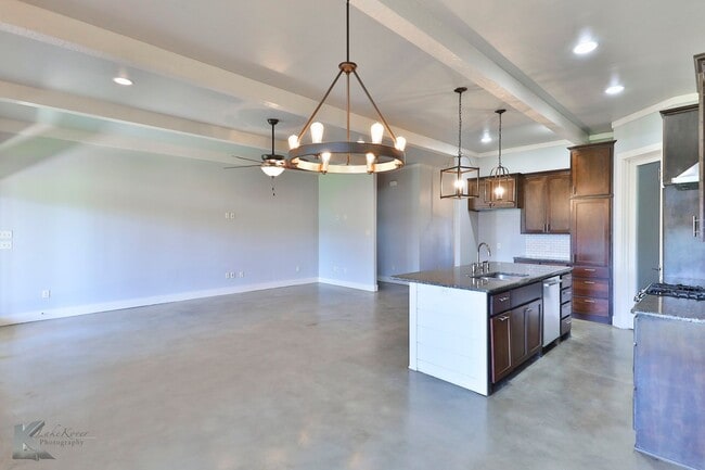 Building Photo - 3/2/2 duplex!  NEWLY UPDATED!
