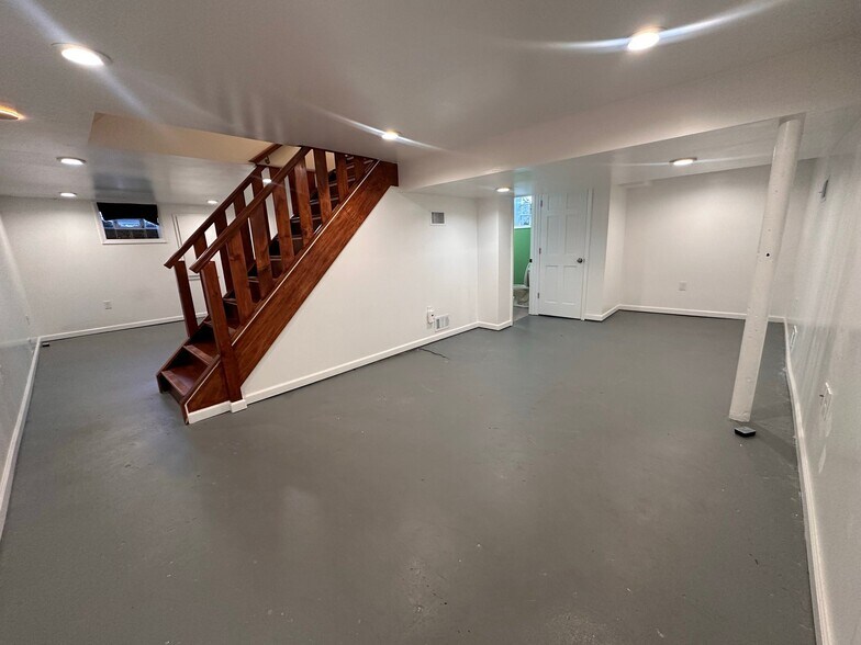 Building Photo - 206 Valley Vale Dr