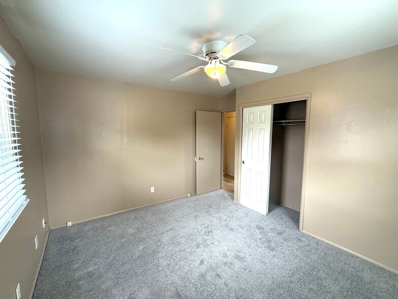 Building Photo - 401 Morris Dr