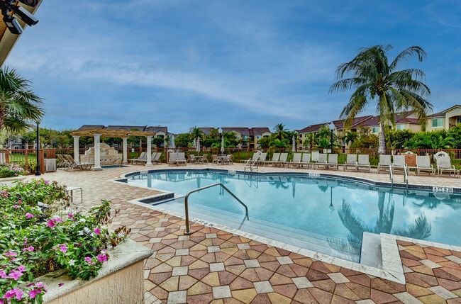 Building Photo - 1223 Villa Cir