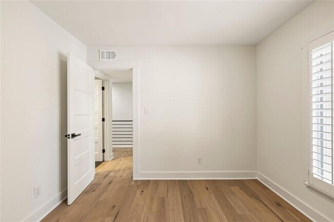 Building Photo - 72 Ivy Pkwy NE