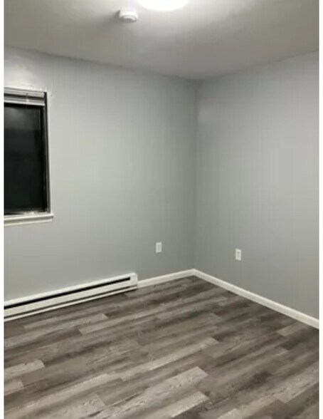 Building Photo - 23 Shirley St