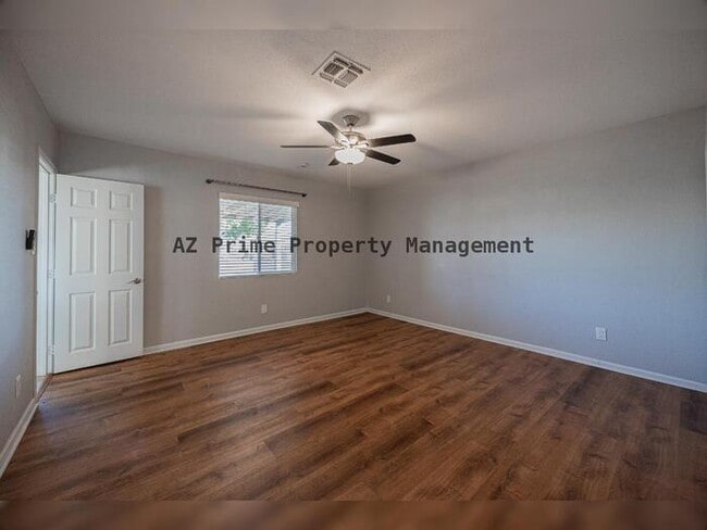 Building Photo - 1619 E Whitton Ave