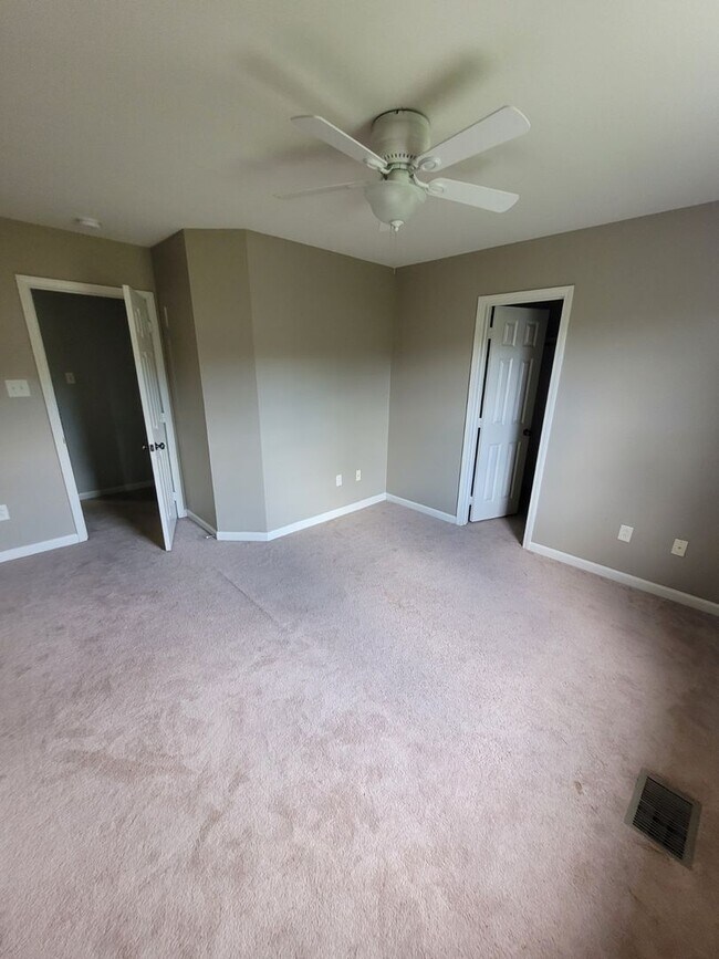 Building Photo - 1506 Southport Blvd
