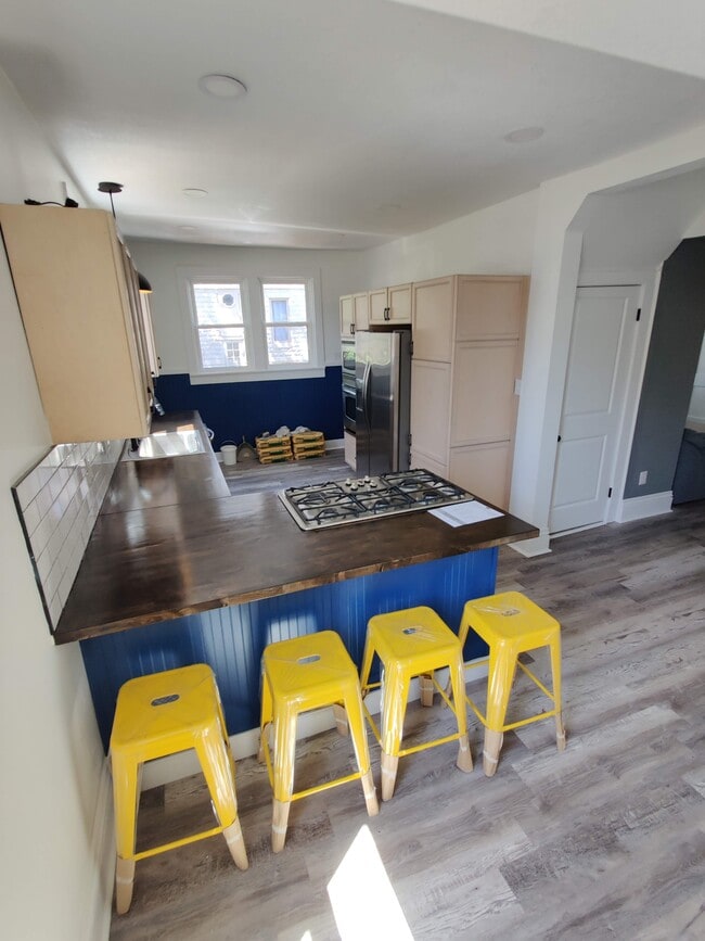 Kitchen 3 - 604 Riverside Ave