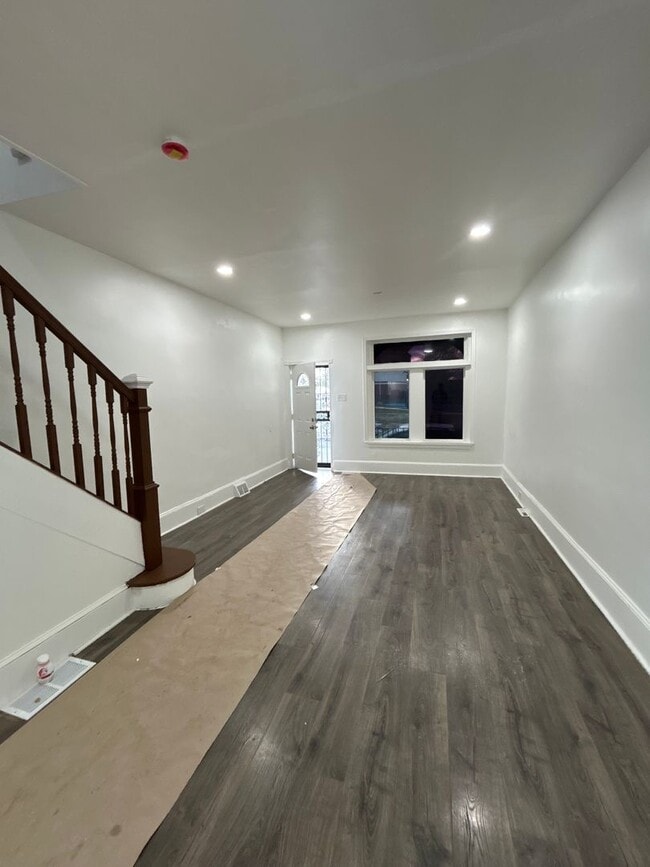 Building Photo - 1484 Louis St