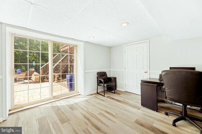 Building Photo - 2023 Country Club Dr
