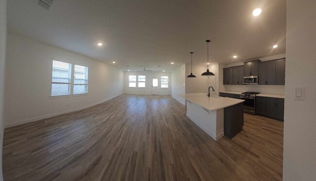 Building Photo - 8414 Bay Oaks Dr