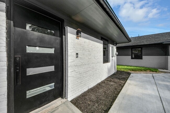 Building Photo - 6201 Batterson St