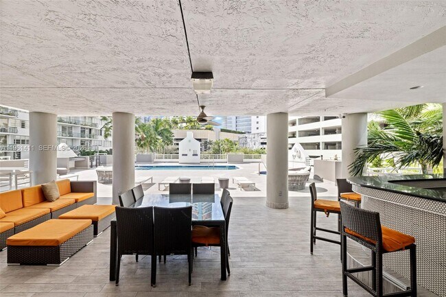 Building Photo - 1402 Brickell Bay Dr