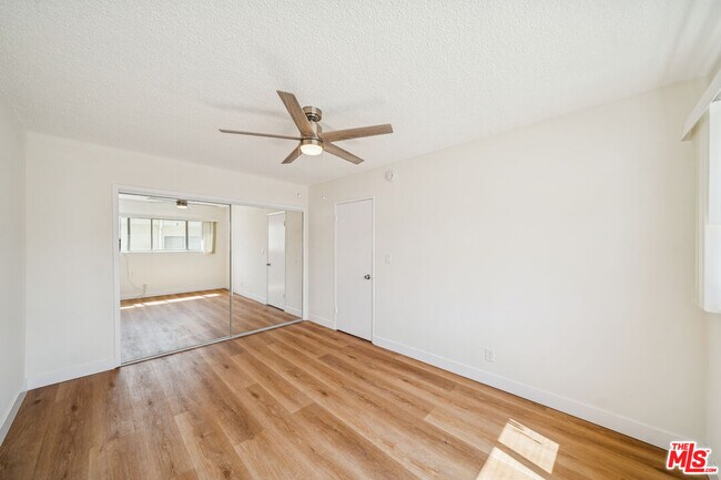 Building Photo - 842 Westbourne Dr