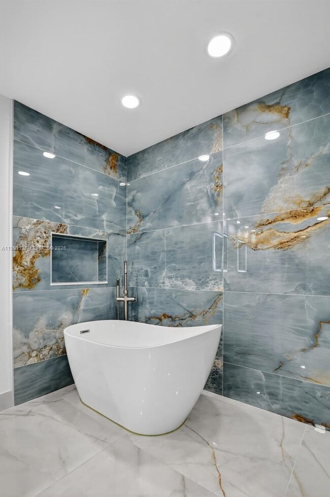 Building Photo - 7145 Promenade Dr