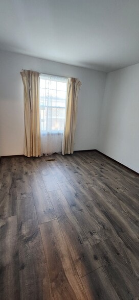 Building Photo - 322 Russet Way