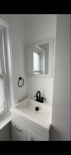 Building Photo - 821 Lincoln St