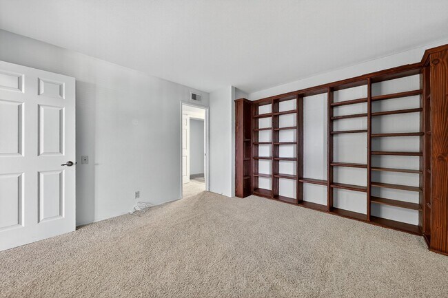 Building Photo - 5BR; 3BA Pool Home with Stunning Views in ...