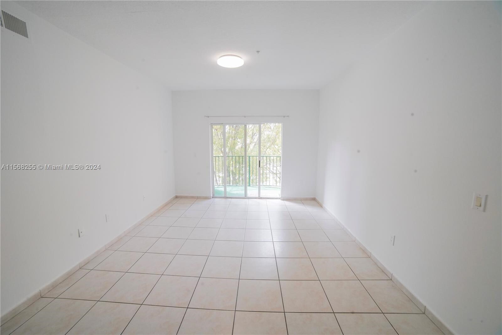 Building Photo - 7200 NW 114th Ave