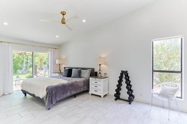 Building Photo - 8113 E Redwing Rd