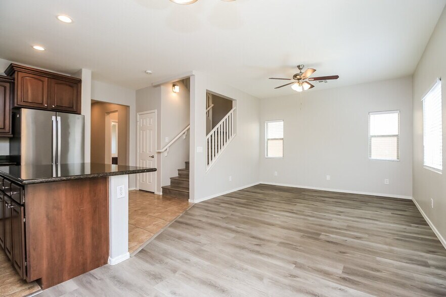 Building Photo - 4697 E Redfield Rd