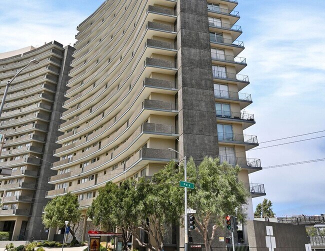Building Photo - Designer Luxury. Iconic Views. Extraordinary Living.