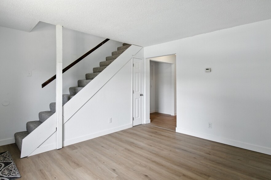 Building Photo - 13 Miller Park Rd