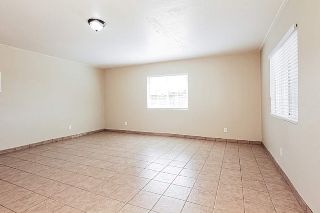 Building Photo - 6045-6S42 S 42nd St
