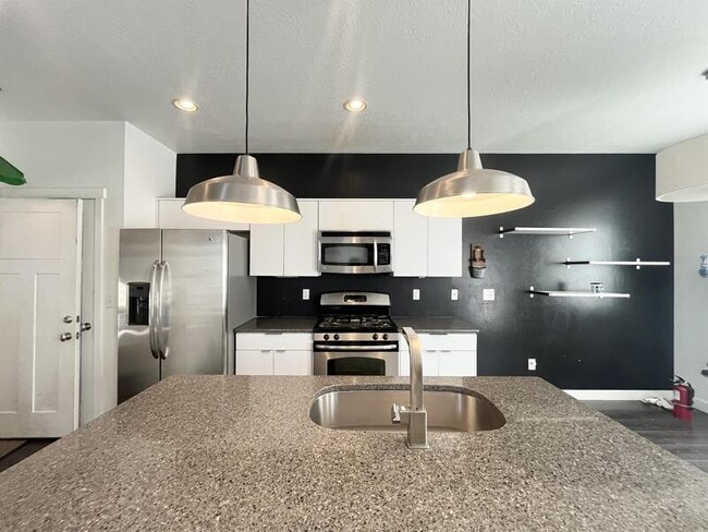 Building Photo - 3546 Terra Sol Dr
