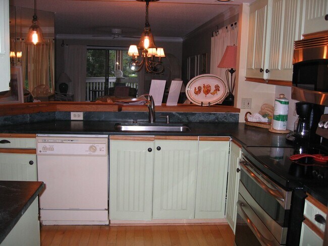 Building Photo - Colonnade Shipyard